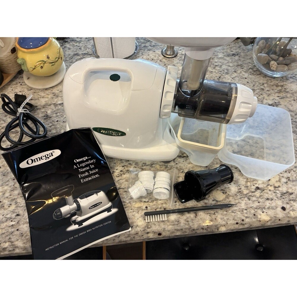 Omega 8004 150-Watt Quiet Dual-Stage Slow Speed Mastication Juicer w Accessories